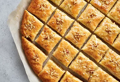 Армянская гата с ореховой начинкой: слоёная сладость к чаю