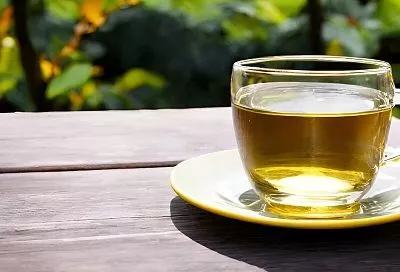 Забыла об отеках, в этом помогает особый рецепт яблочного чая