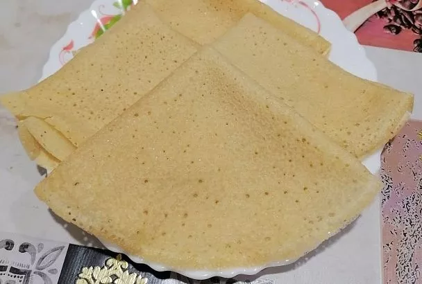 Тесто для блинов на молоке не делаю: пеку постные на минералке так, всегда вкусные и румяные