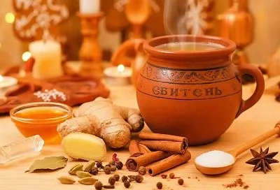 Забыли про глинтвейн? Варим волшебный сбитень с мёдом для рождественских вечеров!