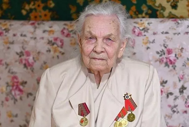 Вениамин Кондратьев поздравил ветерана Великой Отечественной войны Марфу Романову из Краснодара с вековым юбилеем