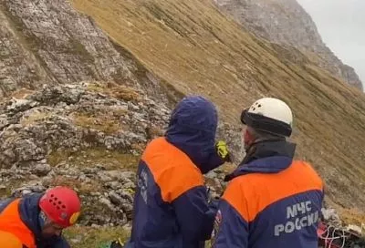 Спасатели обнаружили трекинговые палки пропавшего в горах Адыгеи туриста из Краснодара
