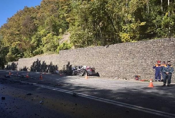 Машину разорвало на части. Два человека погибли в жестком ДТП на Кубани