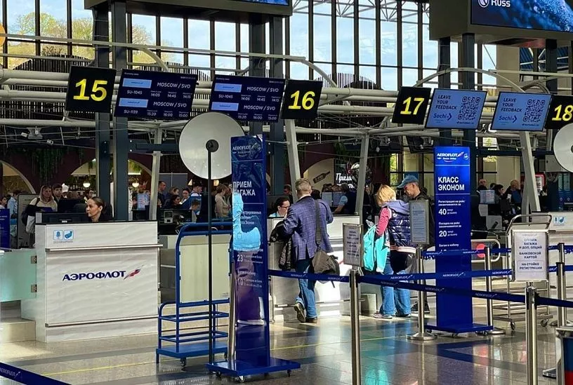 Аэропорт Сочи обслужил более 40 из 133 запланированных до конца суток рейсов 