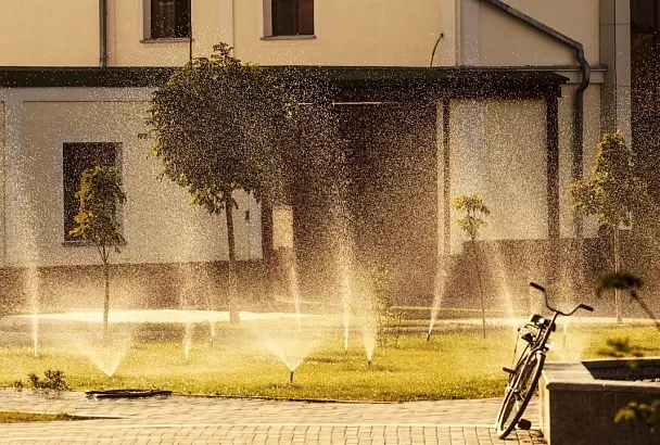 Ищите тень и воду. Как понять, что у человека на улице случился тепловой удар и как ему правильно оказать помощь