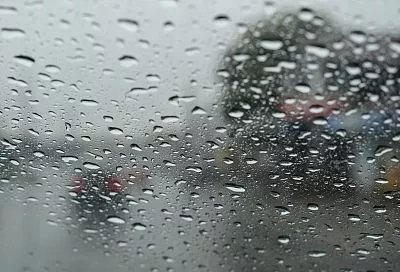 На побережье сильные дожди, а в горах снегопад: непогода доберется до Сочи и Сириуса