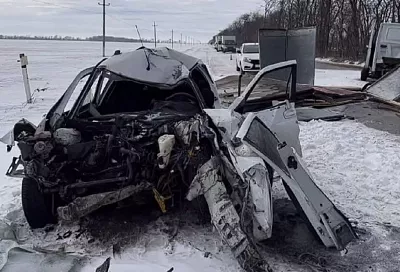 Легковушку разорвало на части: водитель «Лады Приоры» погиб в ДТП с «Газелью» на Кубани
