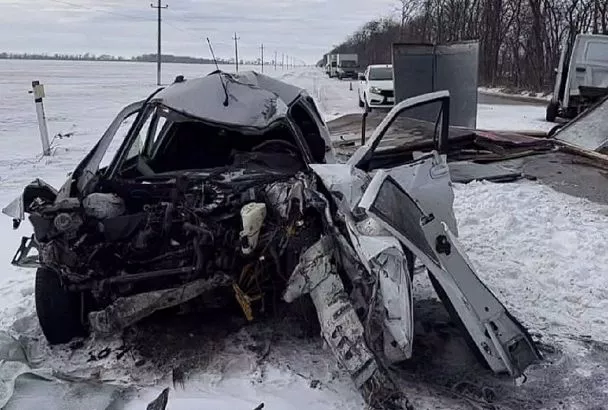 Легковушку разорвало на части: водитель «Лады Приоры» погиб в ДТП с «Газелью» на Кубани