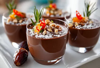 Беру две спелые хурмы и через час на столе шоколадный десерт, от которого дети в восторге, а взрослые просят рецепт