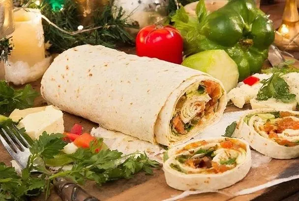 «Мимоза» в лаваше: делаем за 20 минут сочный и пикантный рулет - съедается первым, когда салаты надоели