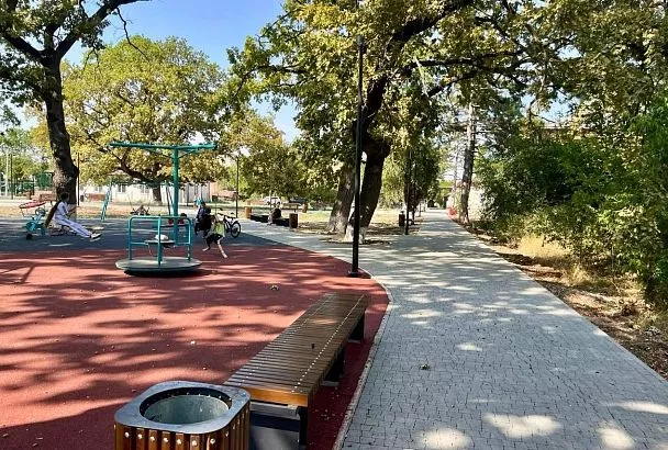 Парк в Крымске благоустраивают по нацпроекту
