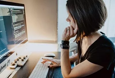 В 2025 году более 310 тысяч студентов и школьников обучались IT-навыкам в проектах VK Education 