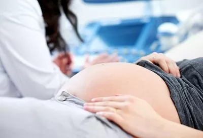 Документы в роддом: что должно быть в папке у будущей мамы