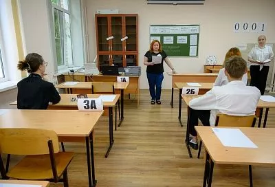 Чёрная ручка, вода и черновик: Рособрнадзор утвердил список разрешённых вещей на ЕГЭ-2026