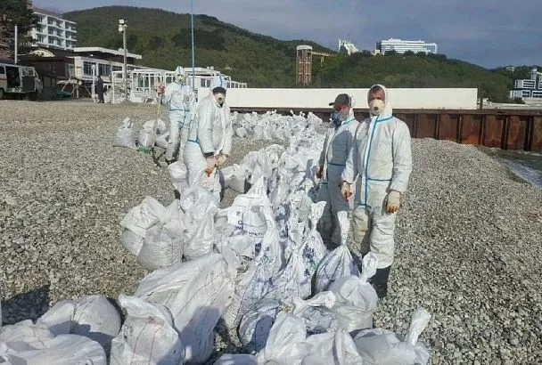 13 333 кубометров загрязненного грунта и водомазутной смеси собрали в Туапсе