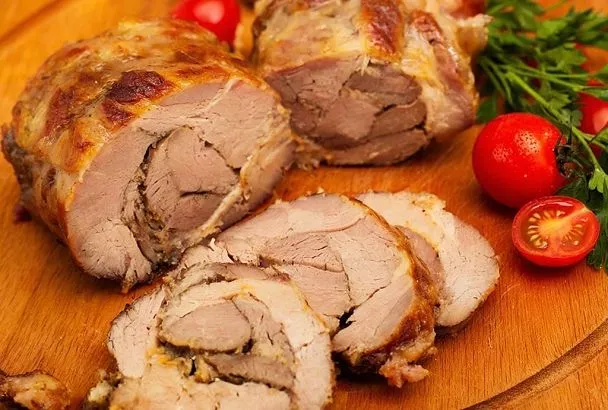 И закуска, и горячее. Идеальное мясное блюдо на Новый год: простой и вкусный рецепт