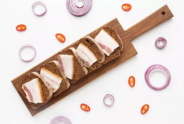 В копилку рецептов: как засолить сало, чтобы оно получилось идеальным по соли и невероятно нежным по вкусу