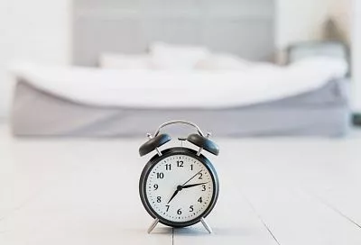 Избавьтесь от него немедленно: врач рассказала о вредном влиянии на здоровье будильника