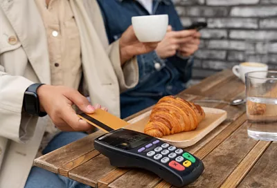 Жители Кубани оставили 130 млн рублей чаевых в ресторанах с начала 2026 года