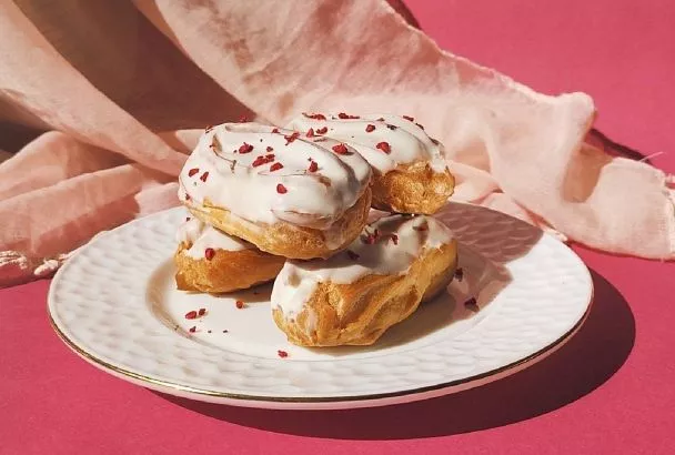 Как испечь в обычной духовке эклеры как в лучшей кондитерской: подробный рецепт