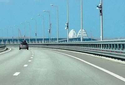 У Крымского моста со стороны Керчи образовалась автомобильная очередь 