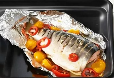 Новогодняя горбуша в духовке: запекаем в фольге целиком - и сочная рыба без хлопот