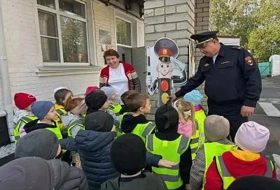 Госавтоинспекция научила дошкольников безопасно переходить дорогу