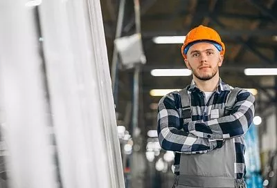 В Госдуме оценили производительность труда: россиянин может заменить до четырех мигрантов