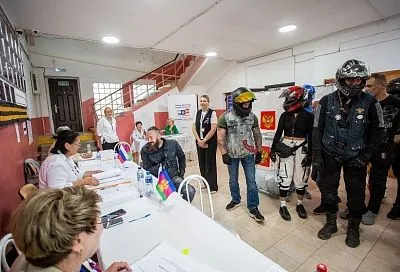 На избирательном участке в анапском селе Супсех свой голос отдала команда байкеров