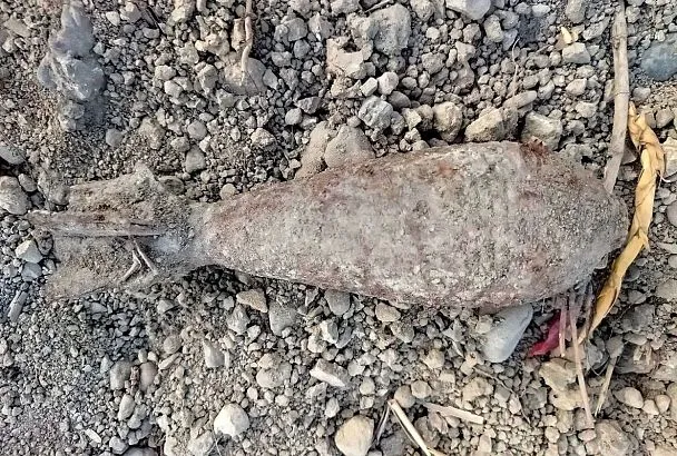 Экскаваторщик обнаружил мину времен войны во время прокладки водопровода под Анапой