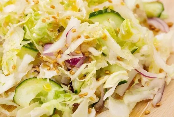 Лёгкий азиатский салат вместо майонезных: обычные овощи за 5 мин — яркие, свежие и хрустящие