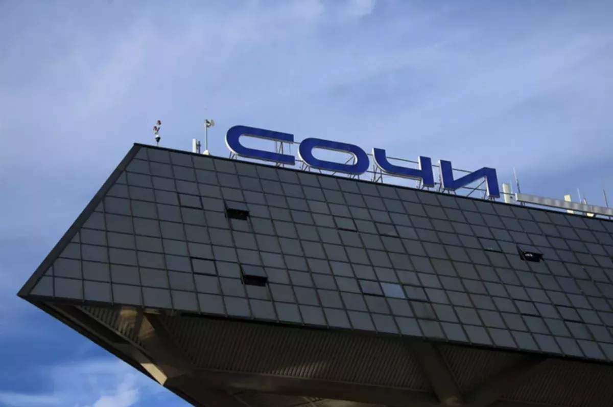 Ограничения ввели в аэропортах Сочи и Геленджика спустя полтора часа после отмены предыдущих