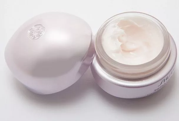 Отложите их на осень: кремы для лица, которые летом принесут больше вреда, чем пользы