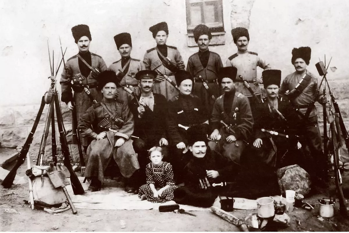 Казаки Новопокровского района. Во время Первой мировой войны, за счет благотворительных средств, станичники содержали лазарет для раненых, семьям фронтовиков выделяли денежное пособие, помогали им обрабатывать поля Казаки Новопокровского района. Во время Первой мировой войны, за счет благотворительных средств, станичники содержали лазарет для раненых, семьям фронтовиков выделяли денежное пособие, помогали им обрабатывать поля