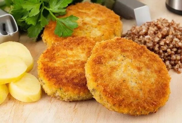 Гречневые котлеты вкуснее мясных: делаем фарш в блендере — и не разваливаются, всегда сочные, румяные
