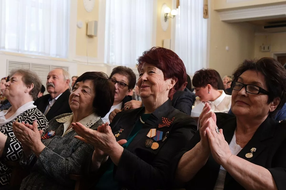 Почетными участниками торжественного собрания стали ветераны профсоюзного движения Кубани.