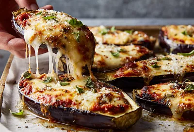 Баклажаны в духовке с томатами и моцареллой: лёгкий итальянский ужин