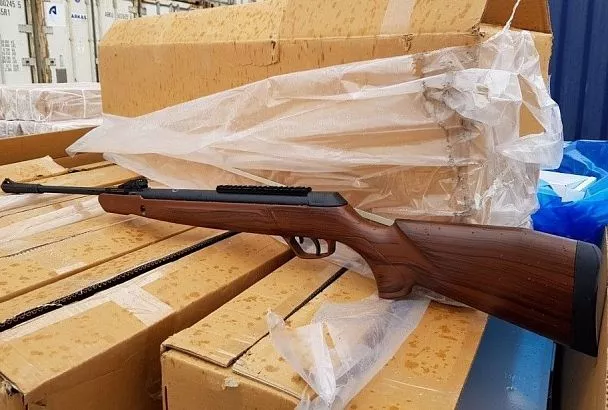 В Новороссийске пресекли незаконный ввоз более 1300 винтовок 