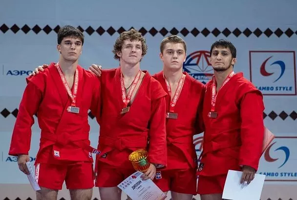 Одну золотую и три бронзовые медали завоевали кубанские самбисты на соревнованиях в Москве