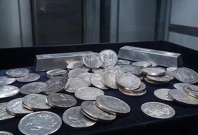 Серебро взлетело до максимума в январе 2026 — что покупать или продавать прямо сейчас