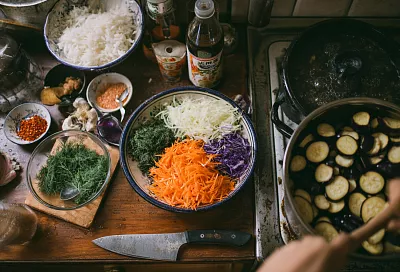 Баклажаны по-корейски: быстрый и ароматный салат за 10 минут