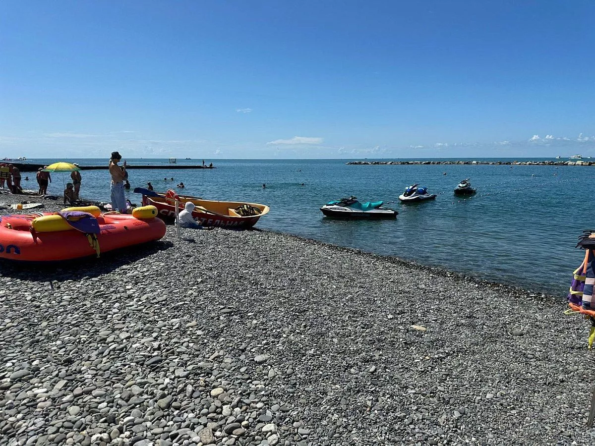 В Сочи сняли ограничения на купание в море