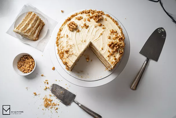 Сенаторский торт: ореховое безе, песочные коржи и ванильный крем