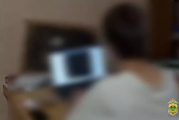 Кубанский школьник работал на телефонных мошенников ради 3 тысяч рублей в день
