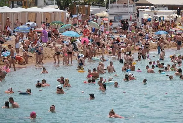 «Охладиться невозможно». Вильфанд рассказал о высокой температуре воды в Черном море на курортах Краснодарского края