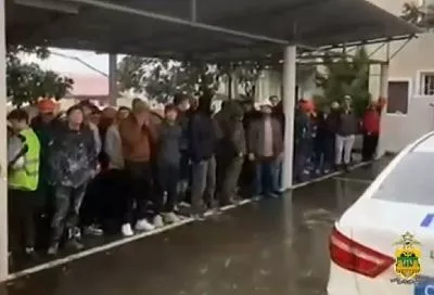 Полиция и Росгвардия устроили облаву на мигрантов-нелегалов на стройке в Сочи