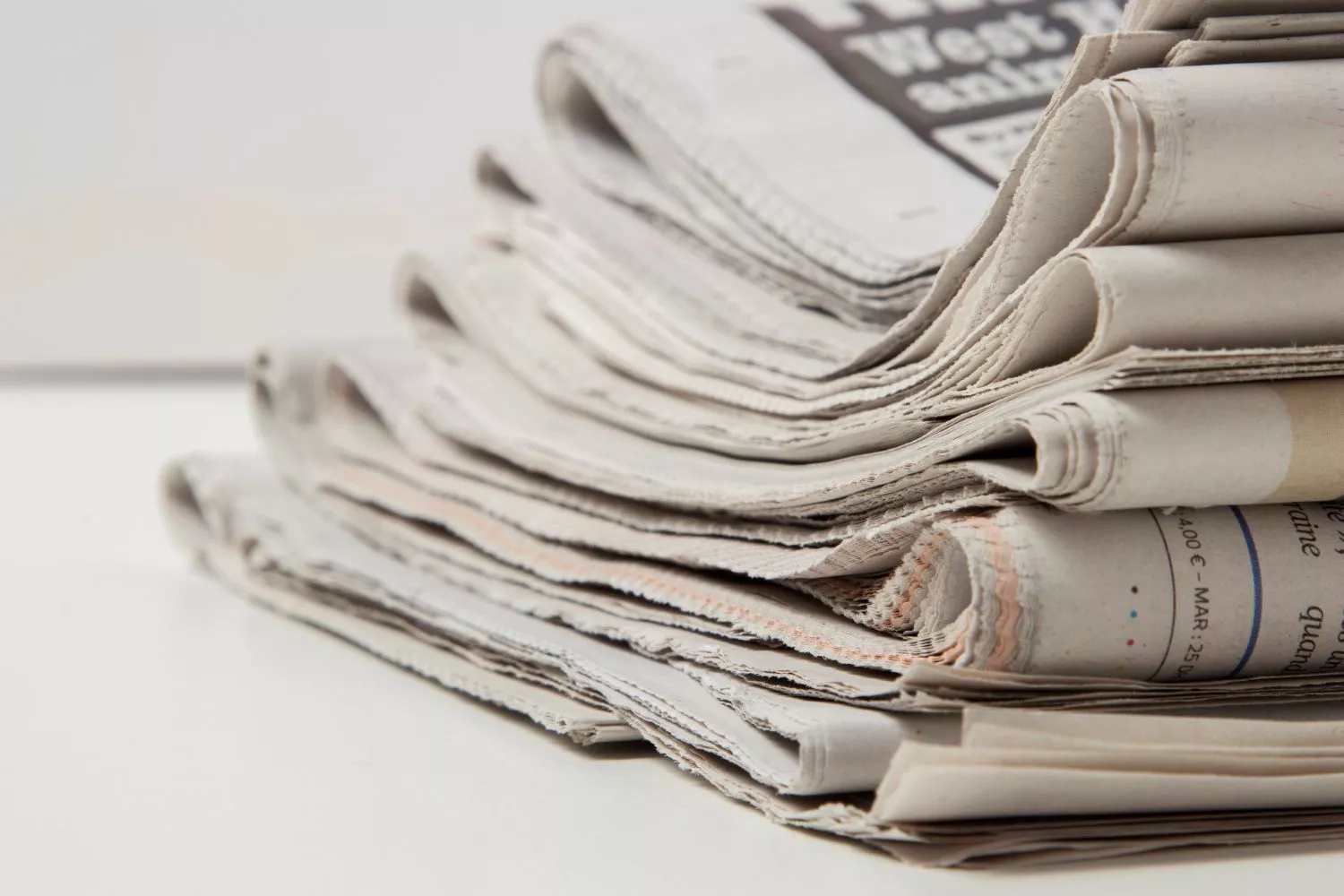 Бумага уходит в прошлое: спрос на газетную продукцию в России обрушился на 17,8%