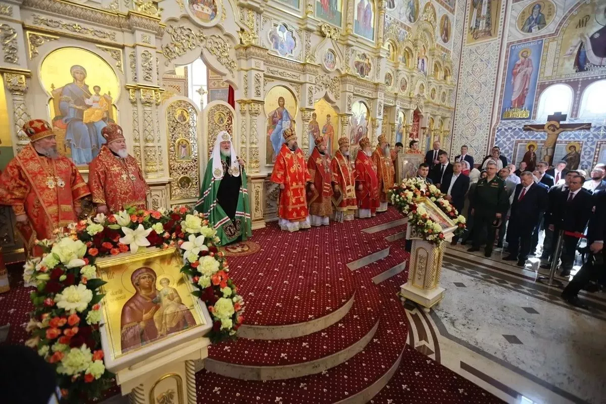 Патриарх Московский и всея Руси Кирилл совершил богослужение в храме Рождества Христова в станице Динской