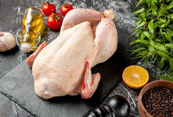 Онищенко опроверг западный миф: мыть сырую курицу безопасно