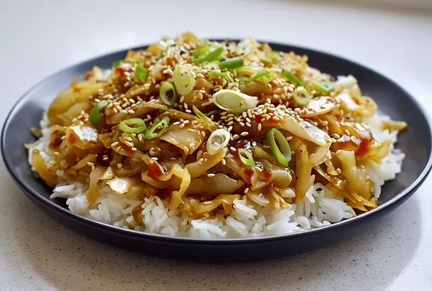 Жареная капуста в азиатском стиле с рисом